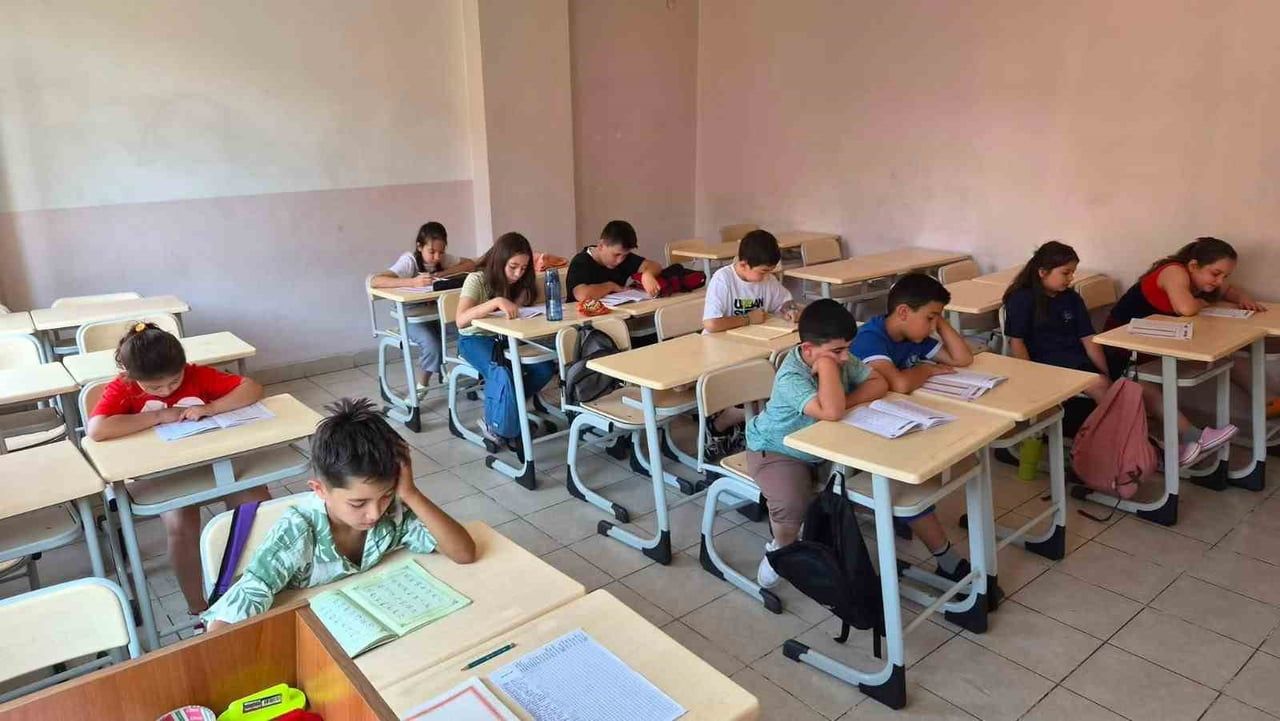 ESKİŞEHİR GENÇLİK VE SPOR İL MÜDÜRLÜĞÜNE BAĞLI GENÇLİK MERKEZİNDE DÜZENLENEN YAZ OKULU, GENÇLERİN...