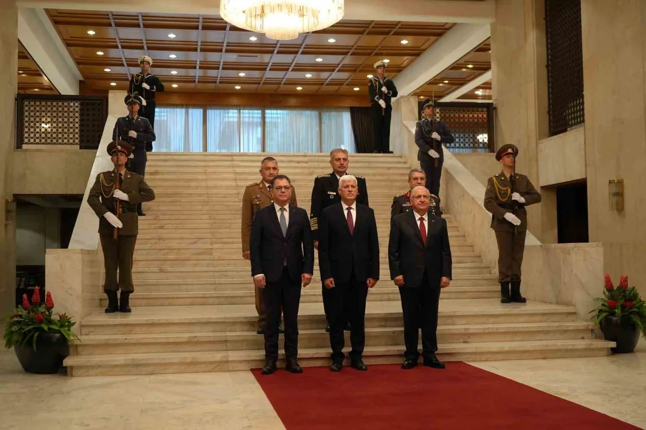 TÜRKİYE, BULGARİSTAN VE ROMANYA SAVUNMA BAKANLARI KARADENİZ GÜVENLİĞİ İÇİN SOFYA’DA BİR ARAYA...