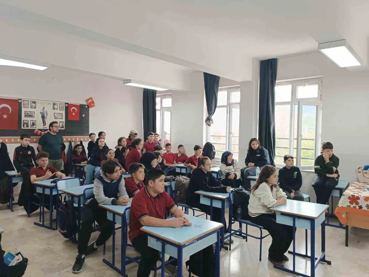 BEYAĞAÇ’TA ÖĞRENCİ VE ÖĞRETMENLERE TÜBERKÜLOZ EĞİTİMİ VERİLDİ
