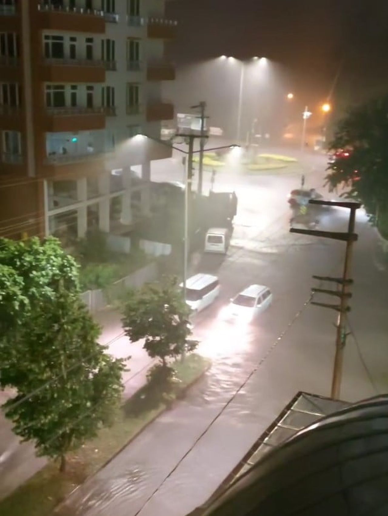 SAMSUN’UN ÇARŞAMBA İLÇESİNDE SAĞANAK YAĞIŞ İLÇENİN TAMAMINDA ETKİLİ OLDU. GECE SAATLERİNDE...