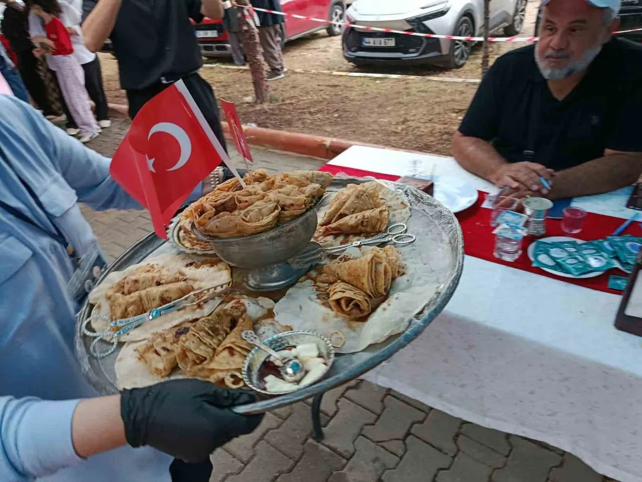 YAĞMUR, DARENDE LEZZETLERİNİN TADINI BOZMADI