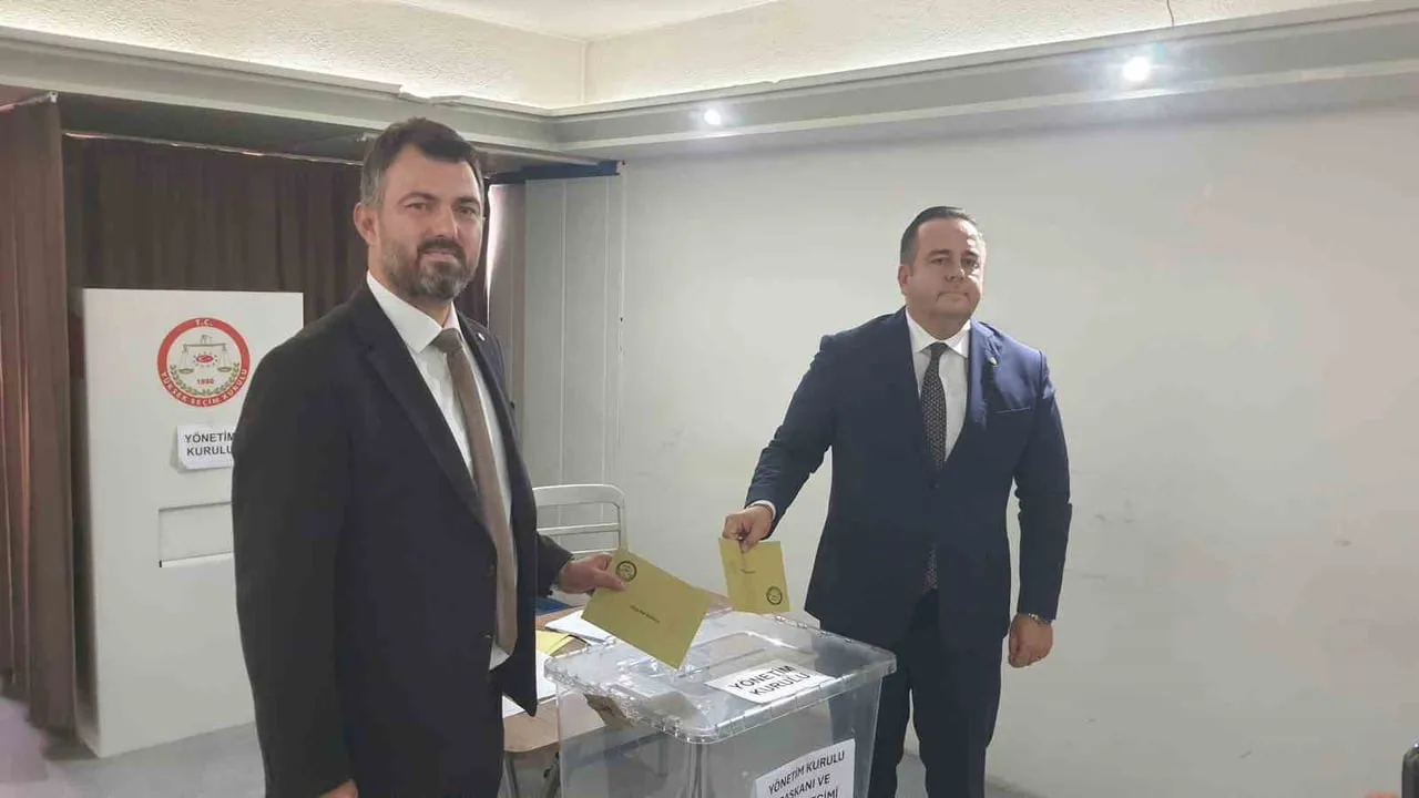 DENİZLİ TİCARET BORSASINDA KOMİTE SEÇİMLERİNİN TAMAMLANMASININ ARDINDAN YAPILAN OYLAMALARDA...