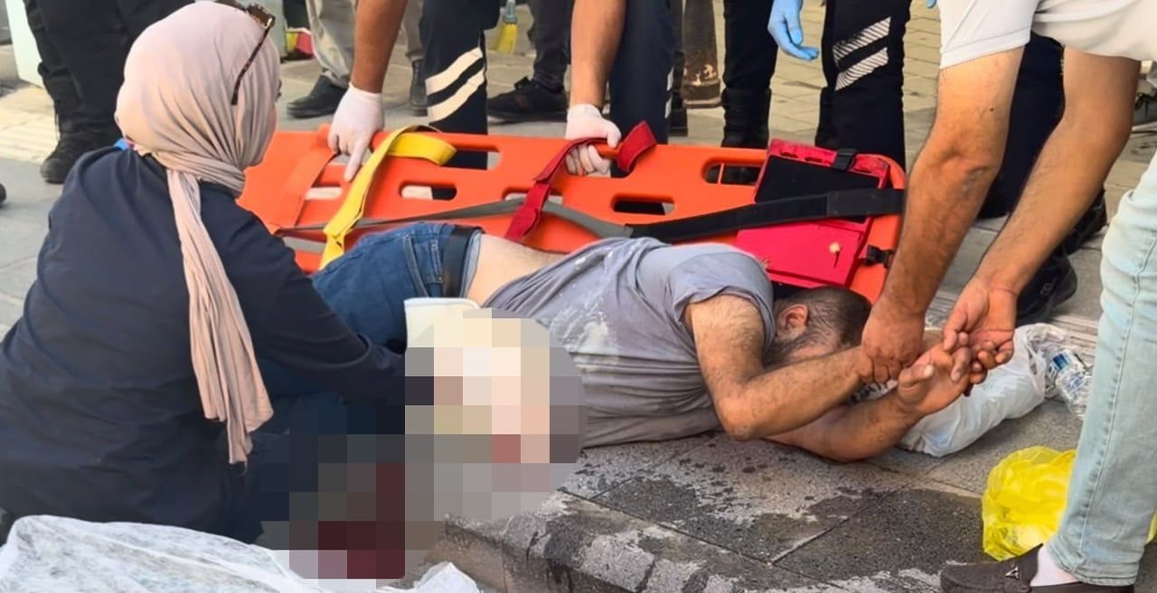 AKSARAY’DA HIRDAVATÇIDAN BIÇAK ALAN ALKOLLÜ ŞAHIS DÜKKANDAN ÇIKIP KENDİNİ KADIN BÖLGESİNDEN...
