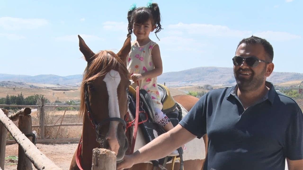 AT ÇİFTLİKLERİ, HAFTA SONUNU DOĞAYLA İÇ İÇE GEÇİRMEK İSTEYEN VATANDAŞLARIN UĞRAK NOKTALARINDAN...