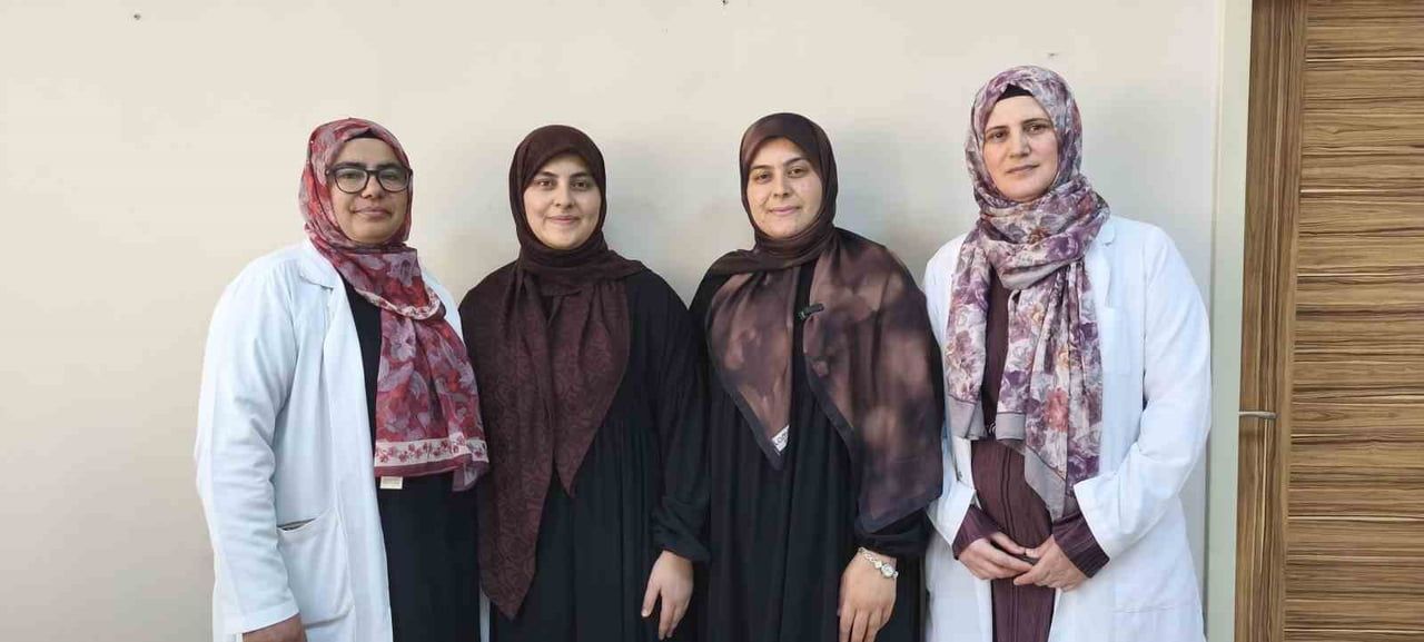 MERSİN'İN BOZYAZI İLÇESİNDE İLÇE MÜFTÜLÜĞÜNE BAĞLI DENİZCİLER KIZ HAFIZLIK KUR'AN KURSUNDA EĞİTİM...