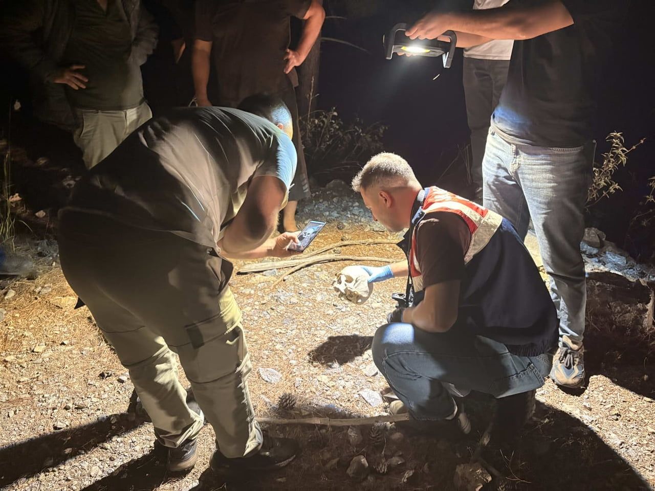 ANTALYA’NIN GAZİPAŞA İLÇESİNDE HAYVANLARINI OTLATAN BİR ÇOBAN TARAFINDAN ORMANLIK ALANDA KAFATASI...