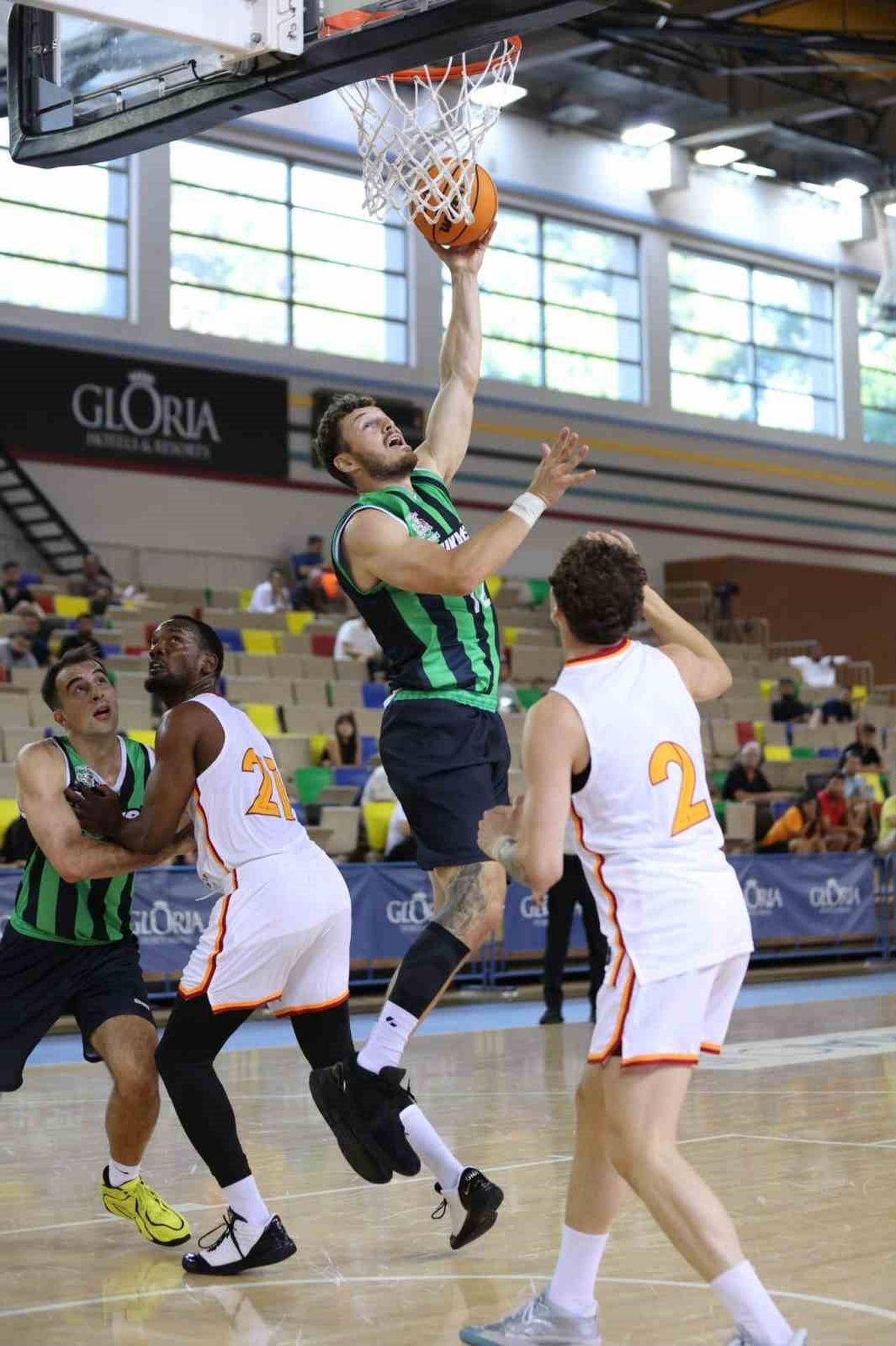 Y. DENİZLİ BASKET, GLORİA CUP’TA BÜYÜK BÖLÜMÜNÜ ÖNDE OYNADIĞI MAÇTA 16 ÜÇLÜK İSABETİYLE...