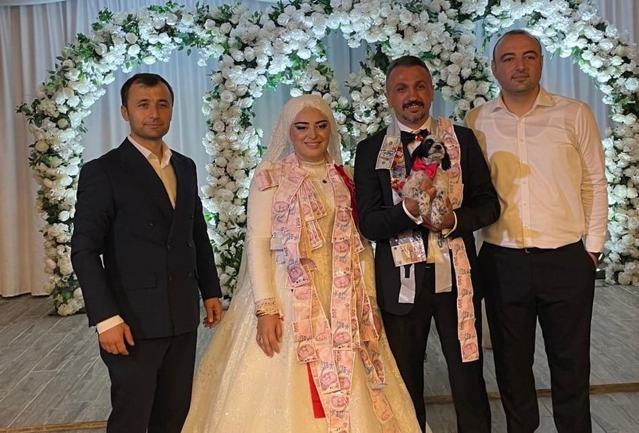 TRABZON’DA GEÇTİĞİMİZ PAZAR GÜNÜ EKREM YILMAZ İLE MERVE GÜLALİ’NİN DÜĞÜNÜNDE İLGİNÇ BİR HEDİYE...