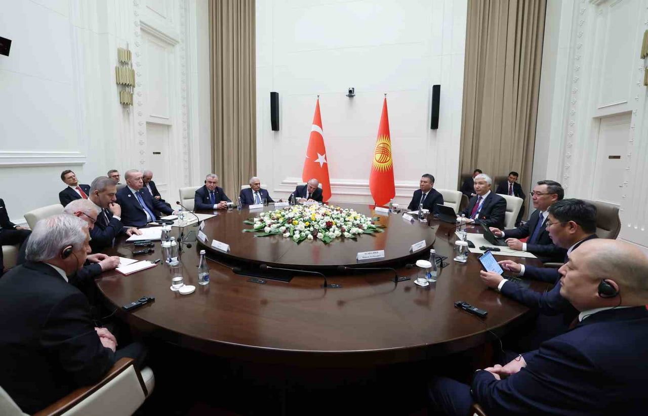 CUMHURBAŞKANI RECEP TAYYİP ERDOĞAN, BİŞKEK'TE KIRGIZİSTAN CUMHURBAŞKANI SADIR CAPAROV İLE BİR...