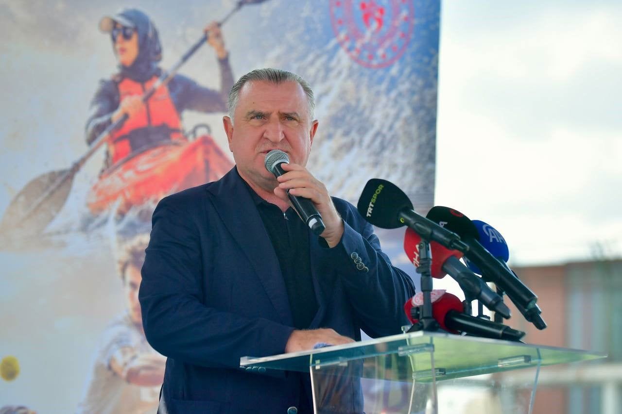 GENÇLİK VE SPOR BAKANI OSMAN AŞKIN BAK, FATİH’TE DÜZENLENEN YAZ SPOR OKULLARI’NIN KAPANIŞ...