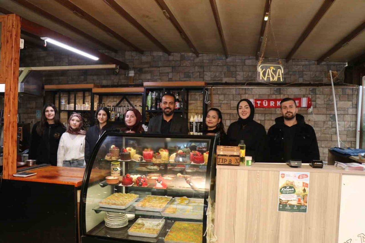 ERZURUM’UN OLTU İLÇESİNDE FAALİYET GÖSTEREN İŞLETME, BİR GÜNLÜK KAZANCININ TAMAMINI TÜRK SİLAHLI...