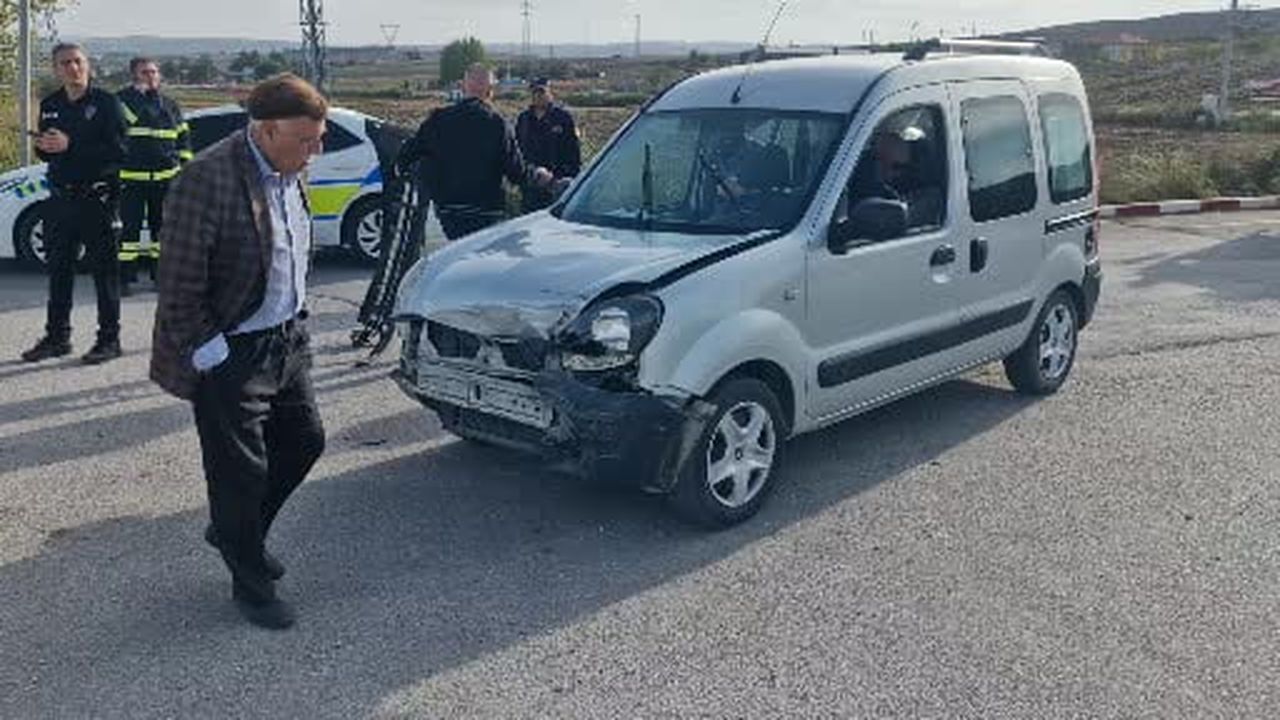 Çorum’da hafif ticari araç ile otomobil çarpıştı: 1 yaralı