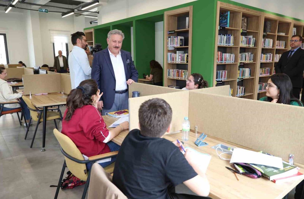 MELİKGAZİ BELEDİYESİ’NİN GENÇLİĞE VE GELECEĞE YATIRIM VİZYONUYLA HAYATA GEÇİRDİĞİ AKIL KÜPÜ...