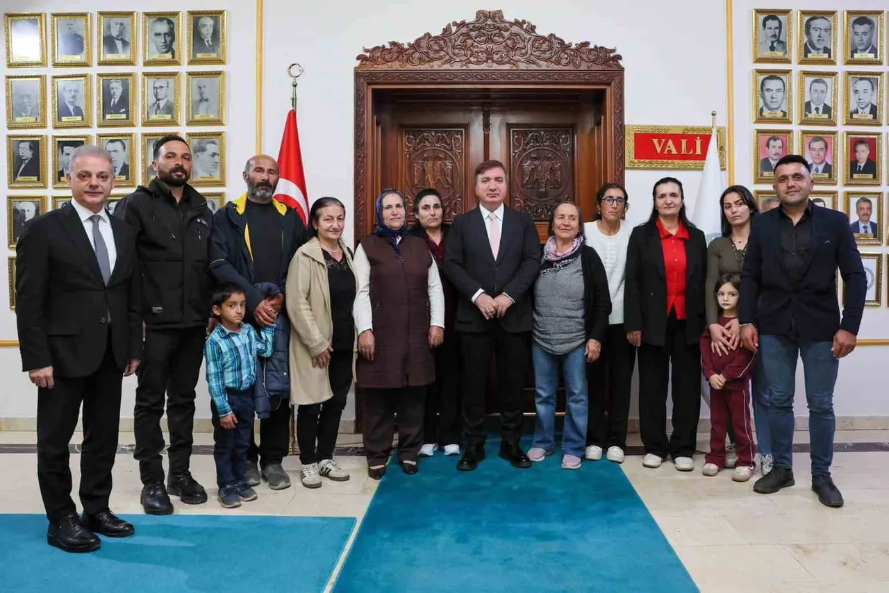 ERZİNCAN VALİSİ HAMZA AYDOĞDU, ÜZÜMLÜ İLÇESİNE BAĞLI KUREYŞLİ SARIKAYA KÖYÜNDE İKAMET EDEN...