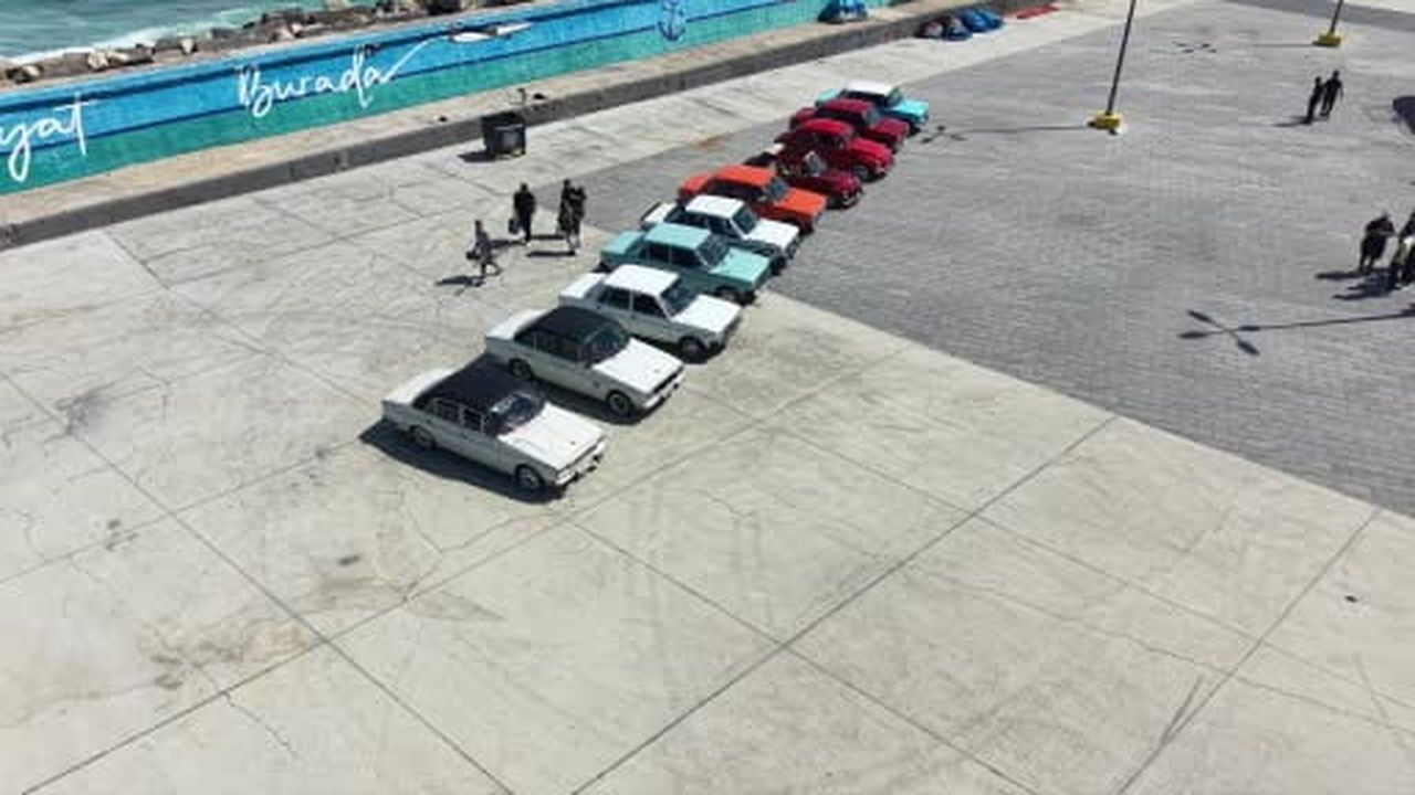 Klasik otomobil tutkunları Arnavutköy'de buluştu