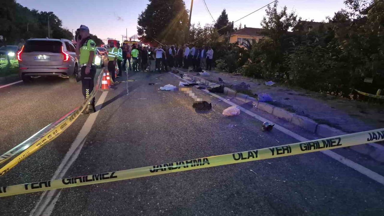 DÜZCE’NİN AKÇAKOCA İLÇESİNDE TIR İLE PATPAT ARACININ KARIŞTIĞI KAZADA HAYATINI KAYBEDEN 4 KİŞİNİN...