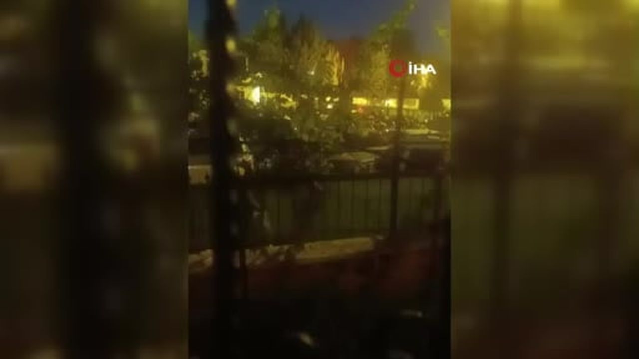 Sincan’da bir kişi otoparktaki araçların üstünde zıpladı
