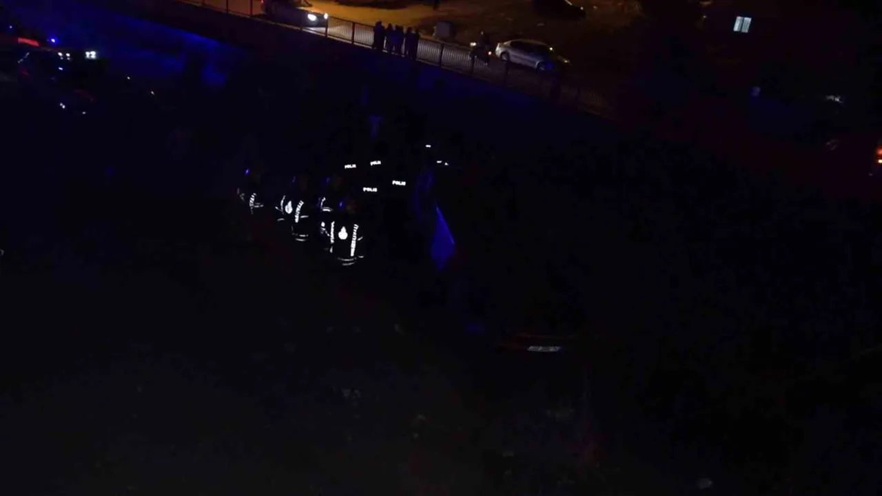 ÜMRANİYE'DE PARK HALİNDEKİ OTOMOBİL YUVARLANDI: 1 ÖLÜ