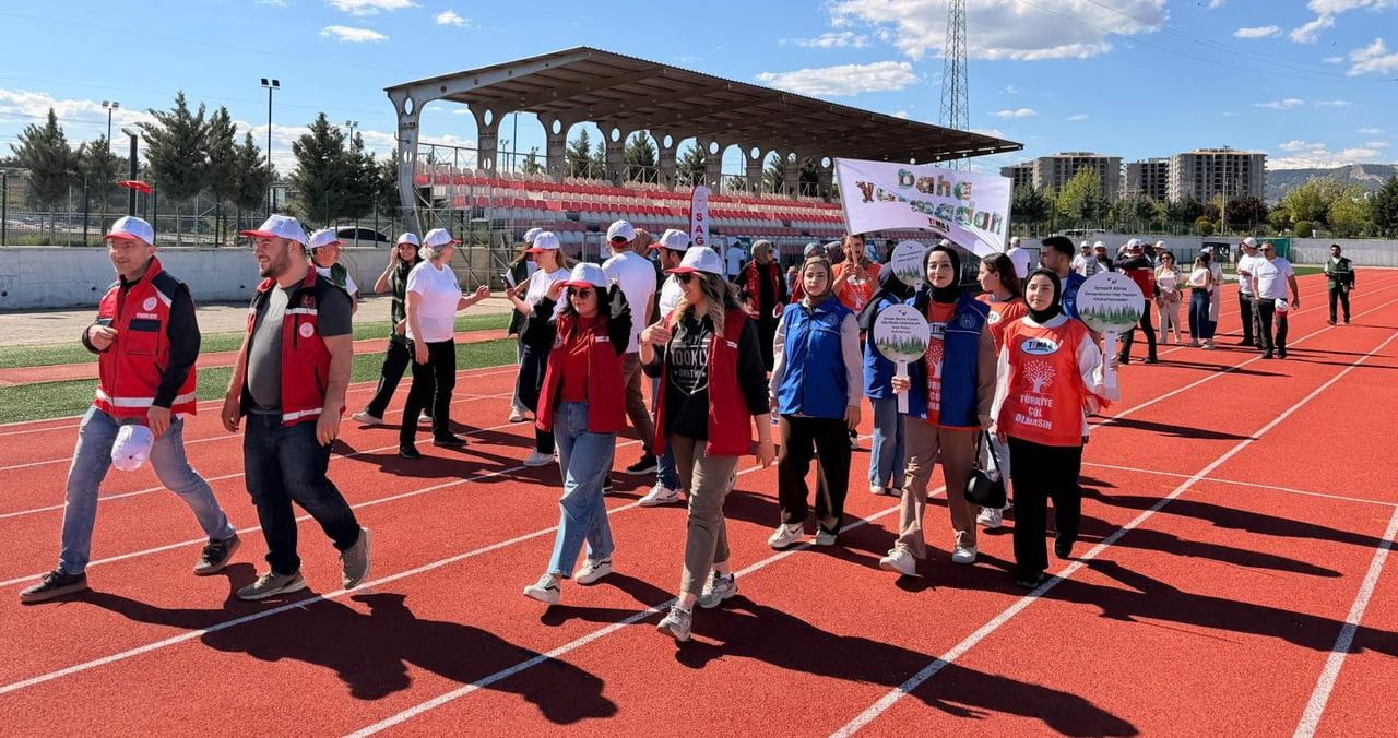 10 MAYIS SAĞLIK İÇİN HAREKET ET GÜNÜ KAPSAMINDA ADIYAMAN’DA FARKINDALIK YÜRÜYÜŞÜ...