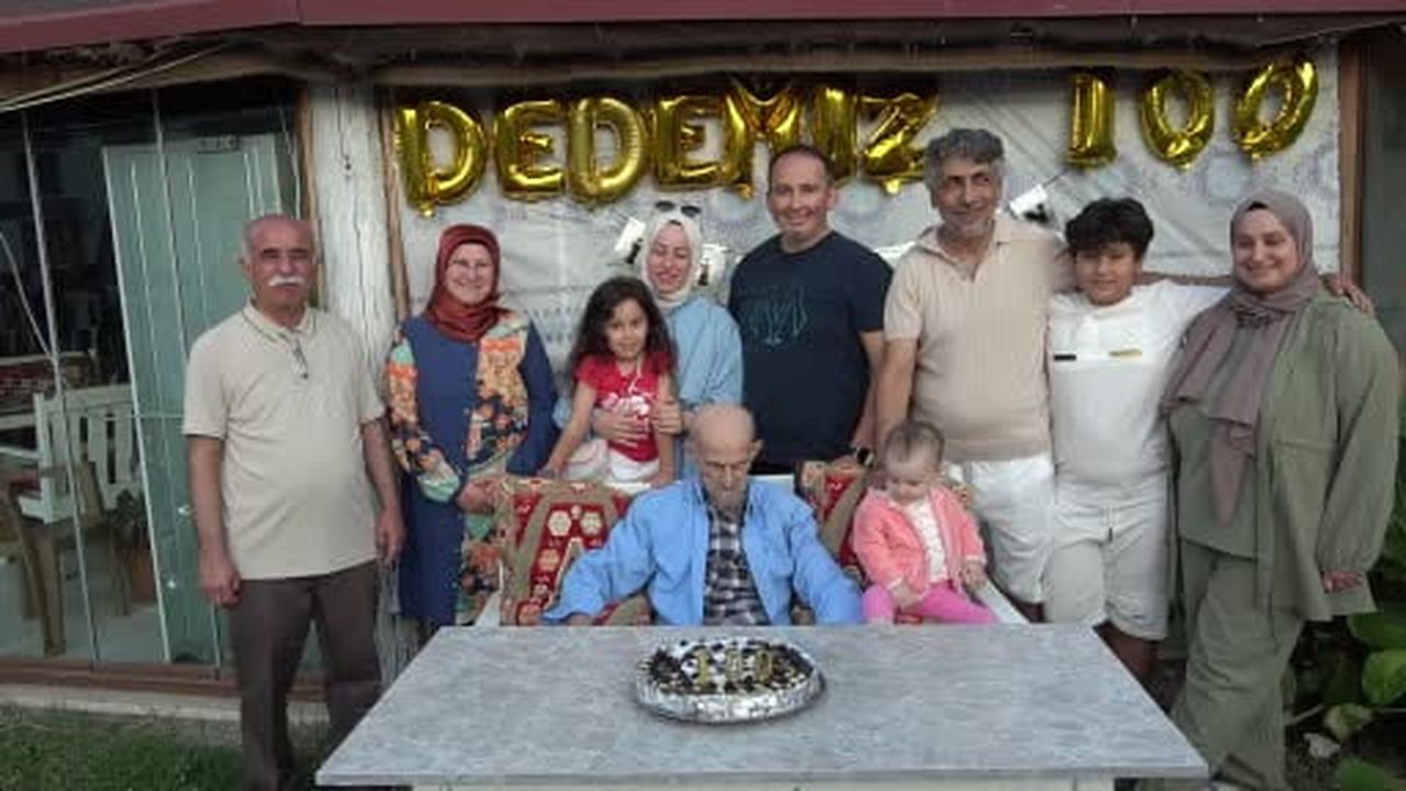 100 yaşına giren Ali dedeye doğum günü sürprizi