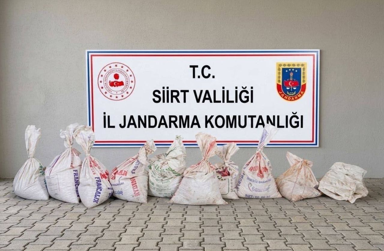 SİİRT'TE 300 KİLO FISTIK ÇALAN HIRSIZLAR FABRİKADA SUÇÜSTÜ YAKALANDI