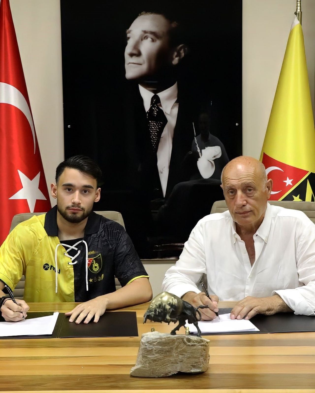 TRENDYOL 1. LİG EKİPLERİNDEN İSTANBULSPOR, HATAYSPOR'DAN ÜNAL EMRE DURMUŞHAN'I KADROSUNA KATTIĞINI...