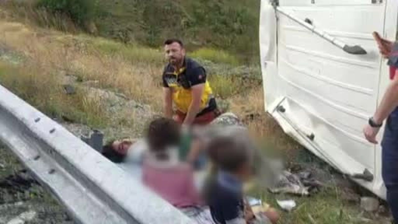 Sivas'ta trafik kazası 5'i çocuk 11 yaralı