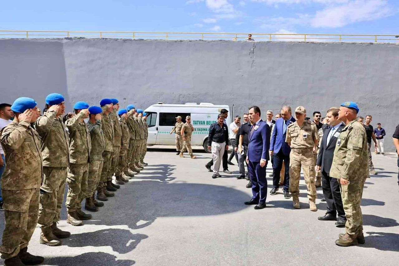 BİTLİS'İN TATVAN İLÇESİNDE MEYDANA GELEN TRAFİK KAZASINDA HAYATINI KAYBEDEN PİYADE UZMAN ÇAVUŞ...