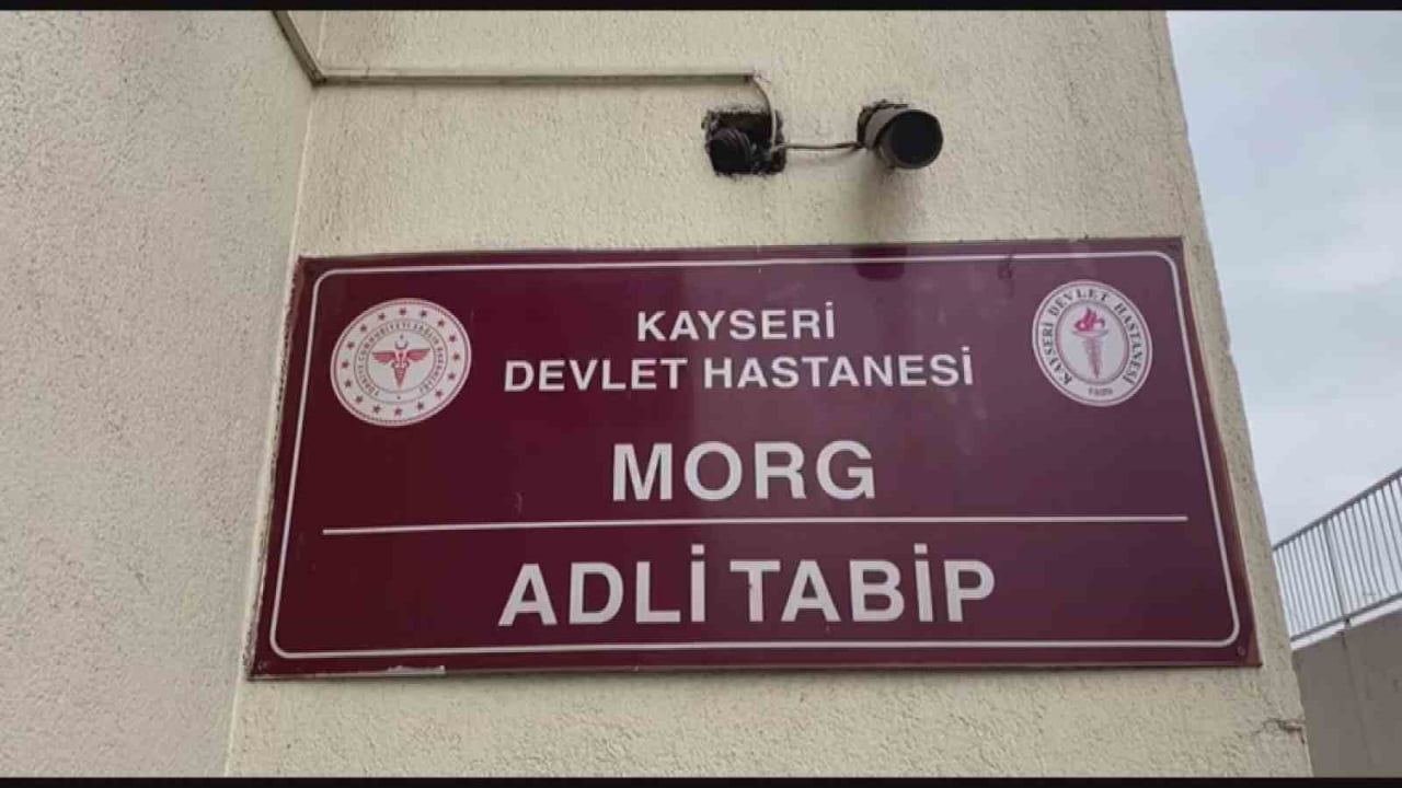KAYSERİ'NİN MELİKGAZİ İLÇESİNDE ÇIKAN KAVGADA 6 YERİNDEN BIÇAKLANAN ŞAHIS HAYATINI...