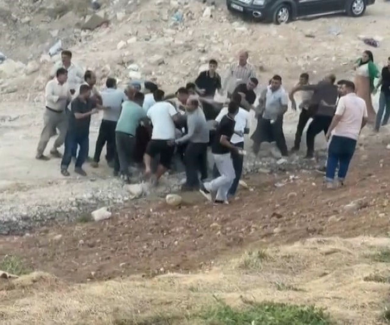 GAZİANTEP'TE ÖNCEKİ GÜN İKİ GRUP ARASINDA TEKME, TAŞ VE SOPALI MEYDAN KAVGASINA AİT DEHŞETE...