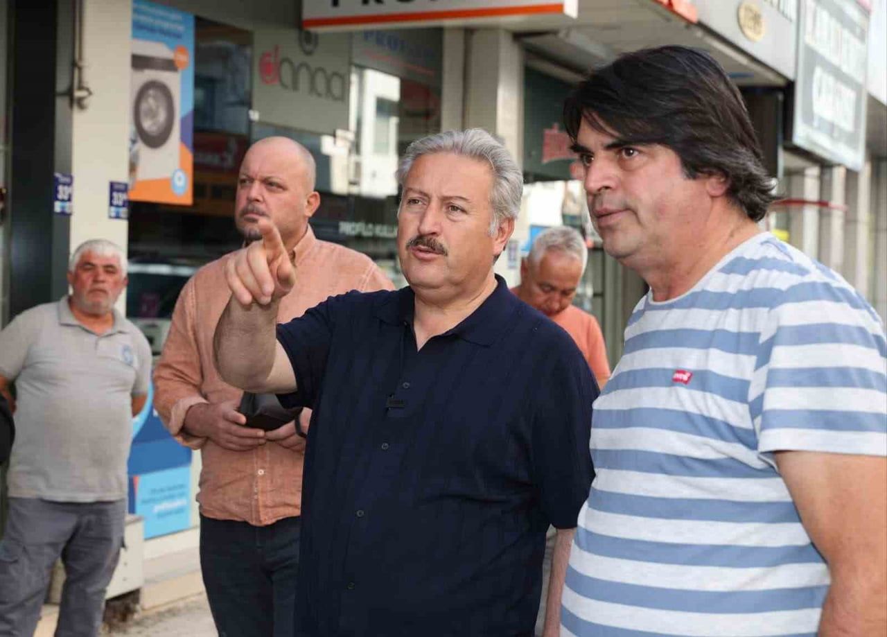 ŞEHRİN MERKEZİNDE HAYATA GEÇİRDİĞİ GÜZELLEŞTİRME ÇALIŞMALARINA DEVAM EDEN MELİKGAZİ BELEDİYESİ...