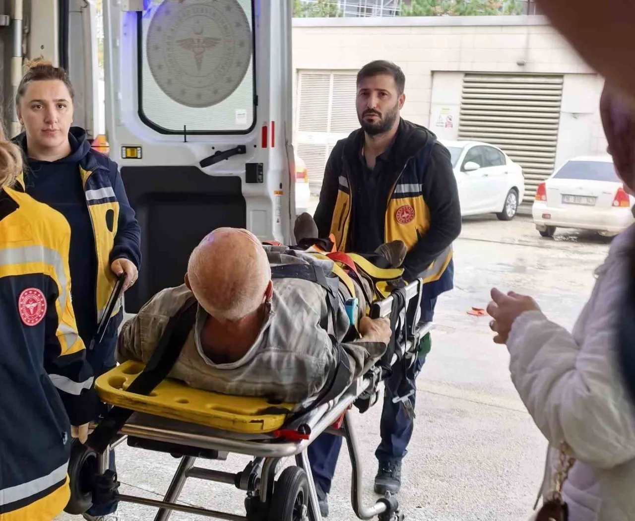 BURSA’NIN İNEGÖL İLÇESİNDE FAALİYET GÖSTEREN BİR MOBİLYA FABRİKASINDA YÜK ASANSÖRÜNÜN DÜŞMESİ...