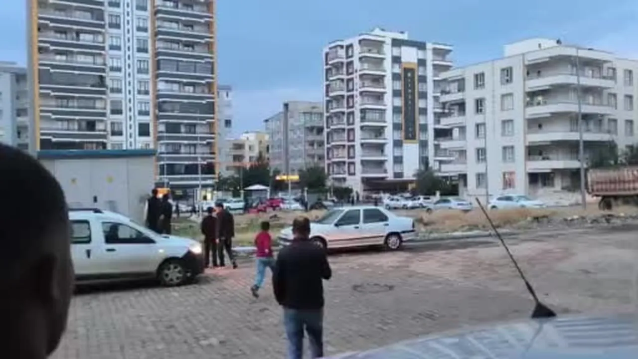 Siverek’te silahlı, taşlı ve sopalı kavga kamerada: 2 yaralı