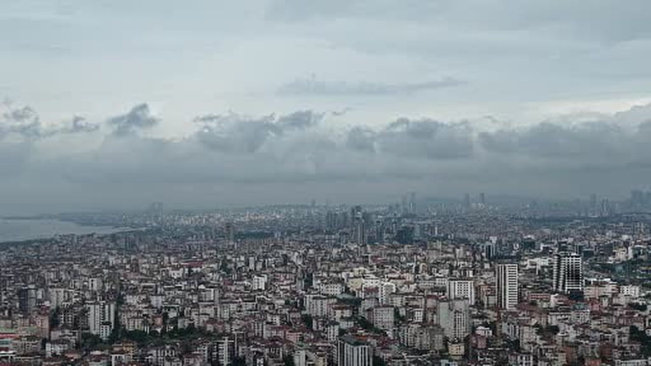 İstanbul'da yağmur bulutları böyle görüntülendi