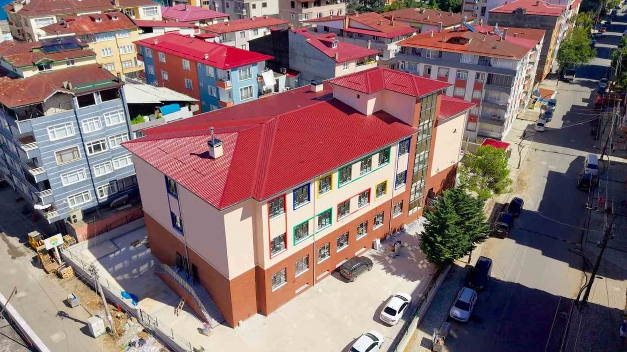 BULANCAK İLÇESİNDE YAPIMI DEVAM EDEN 12 DERSLİKLİ YUNUS EMRE İLKOKULU PROJESİ’NDE ÇALIŞMALARIN SON...