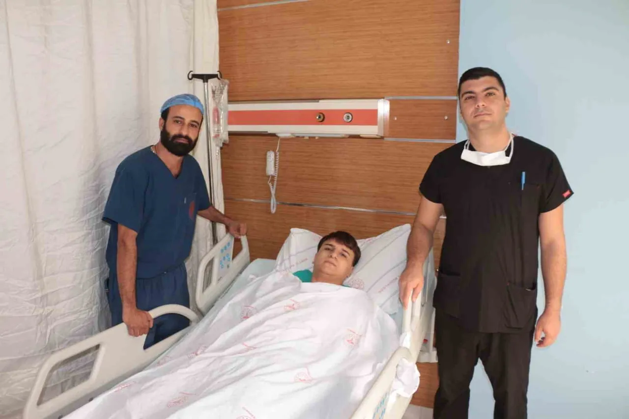 CİZRE’DE 3 YILDIR KRONİKLEŞEN KASIK AĞRISI ÇEKEN 18 YAŞINDAKİ AZAD YAŞAR, ULTRASONDA ÇIKMAMASINA...