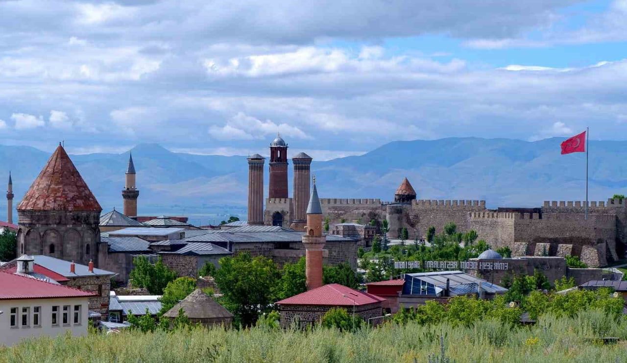 ERZURUM TİCARET VE SANAYİ ODASI’NA BAĞLI KADIN GİRİŞİMCİLER ARASINDA YAPILAN VE ERZİNCAN BİNALİ...