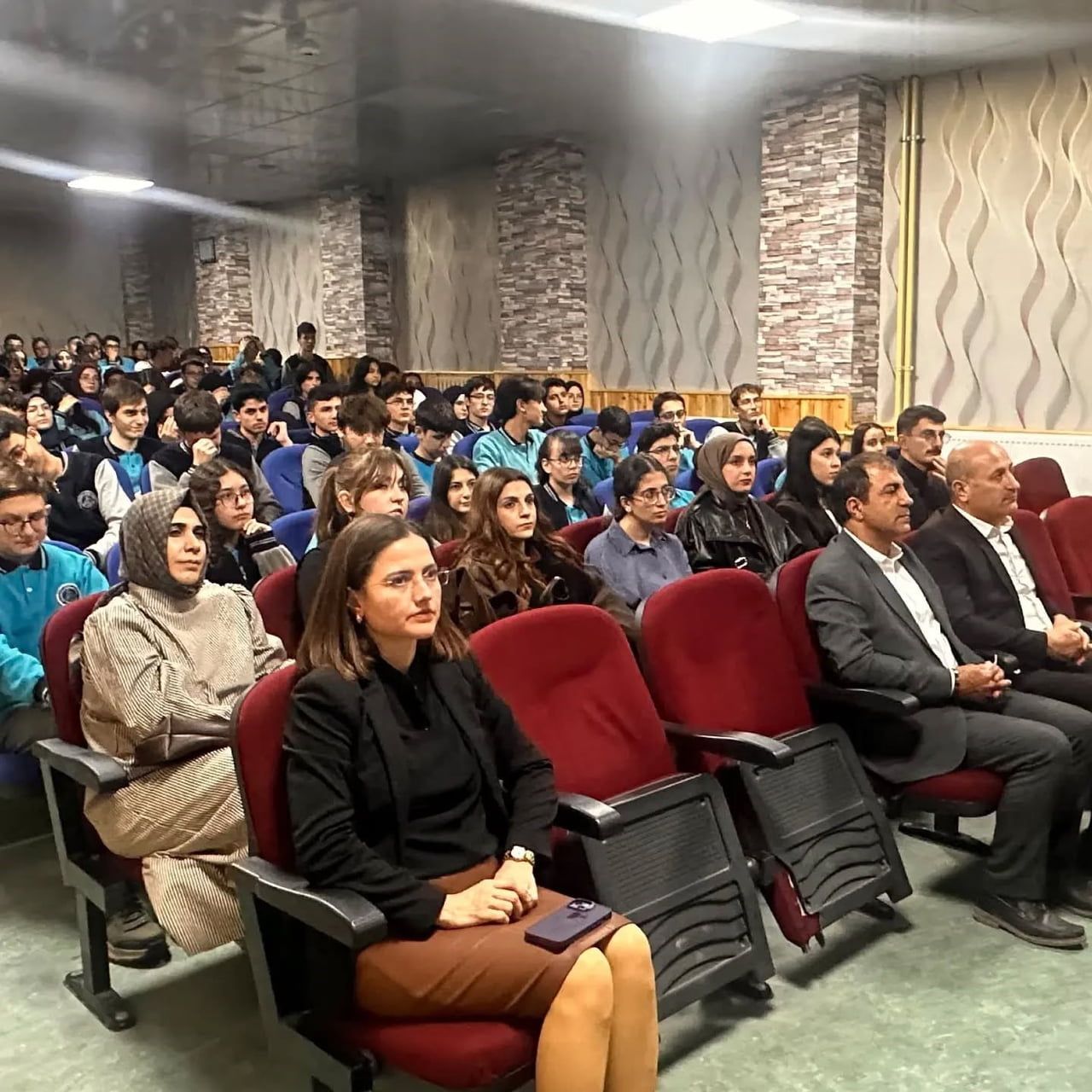 BAYBURT FEN LİSESİNDE ERASMUS+ VE ETWİNNİNG FIRSATLARI TANITILDI