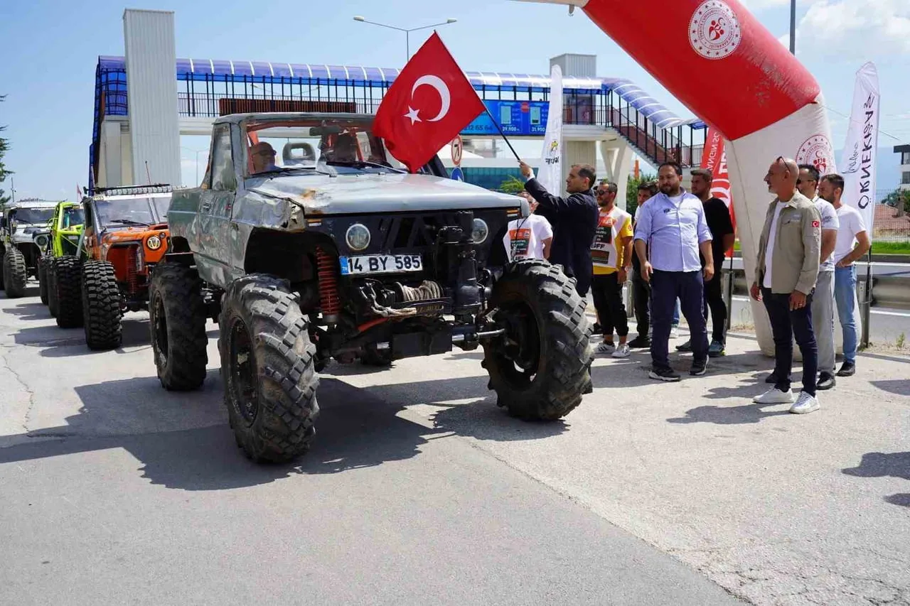 TÜRKİYE EXTREME KUPASI 1. AYAK YARIŞLARININ SEREMONİK STARTI BOLU’DA VERİLDİ.