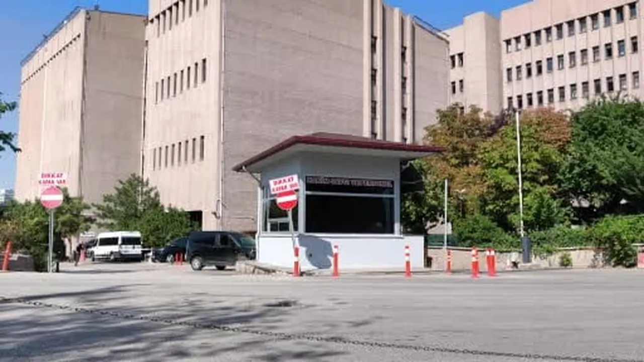 Alihan Kuriş Suç Örgütü hakkında başlatılan soruşturma kapsamında eski İçişleri Bakanı İdris Naim...