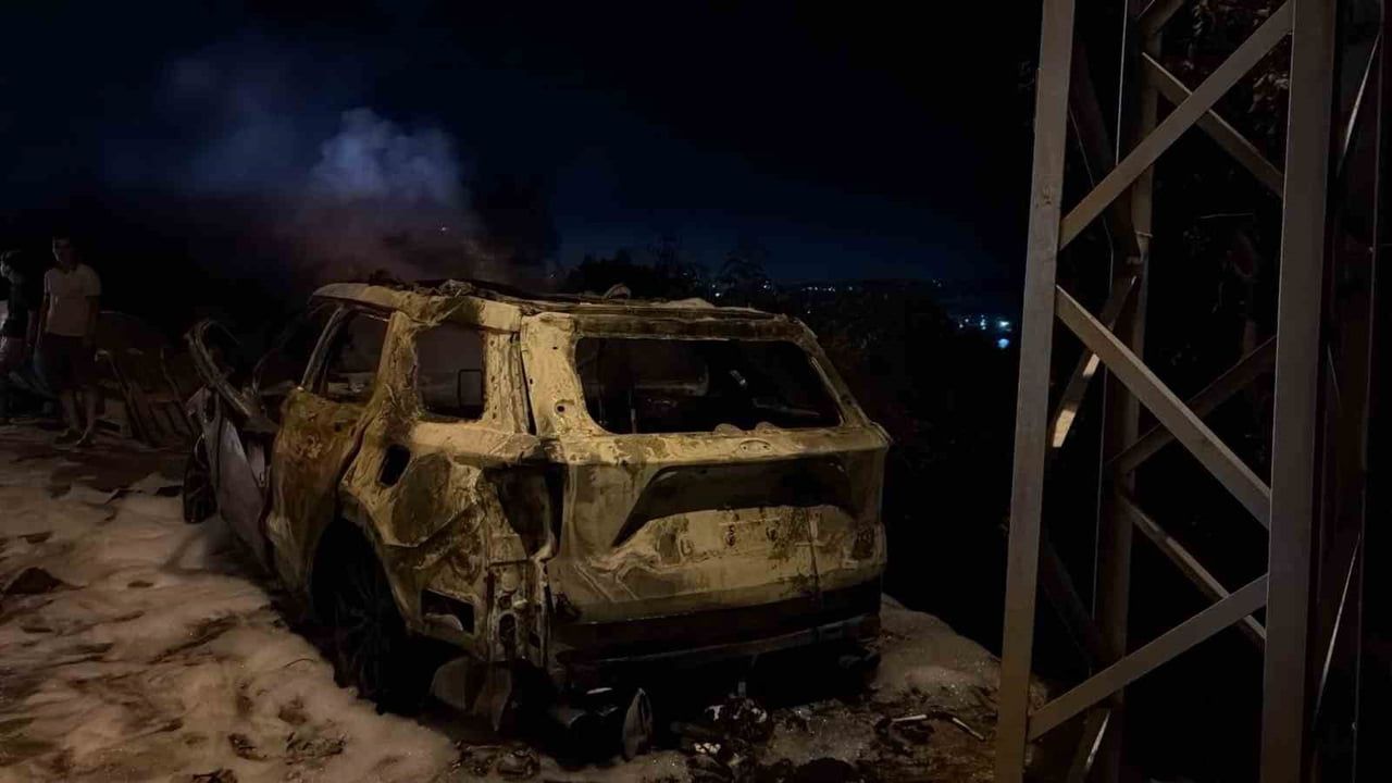 ERDEK’TE OTOMOBİL YANGINI PANİĞE NEDEN OLDU