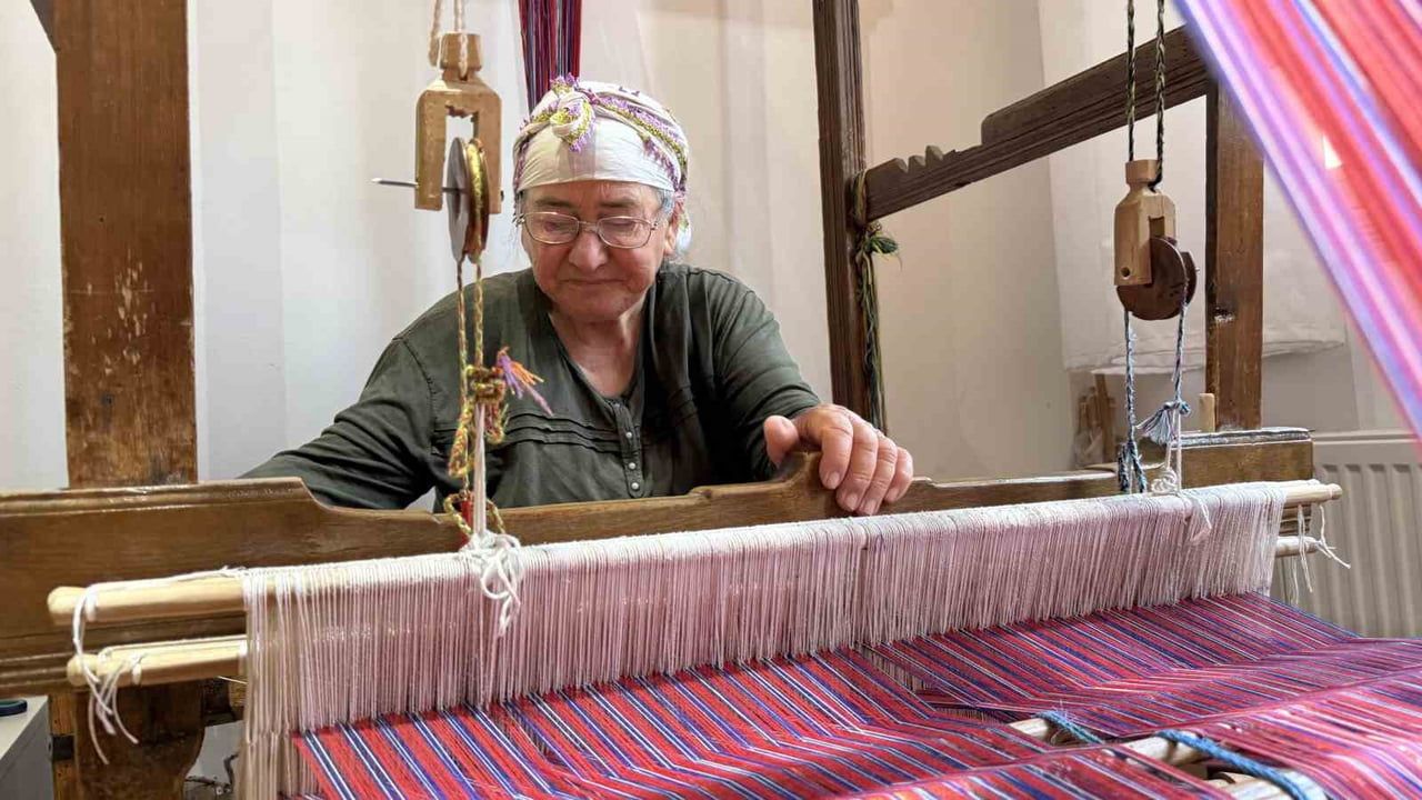 ASIRLIK TOKAT DİVE DOKUMASI KADIN İSTİHDAMINI ARTIRAN PROJEYLE YENİDEN TEZGÂHLARA DÖNDÜ.