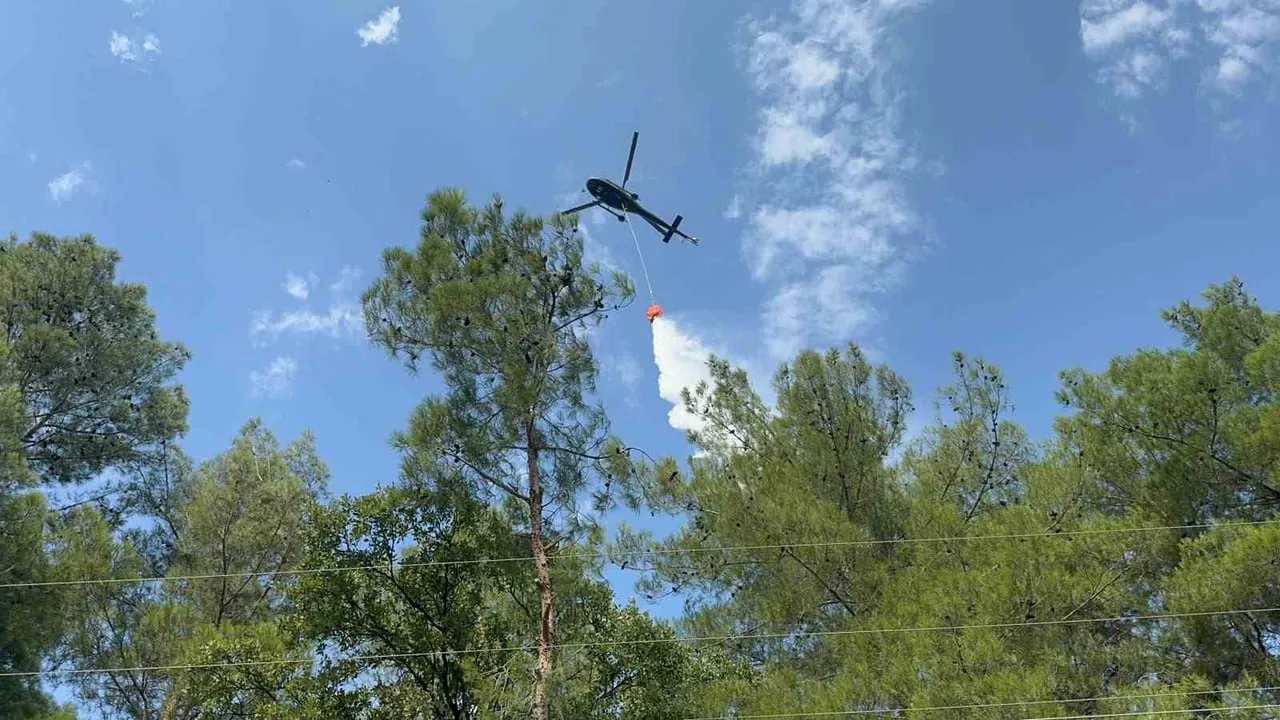 MUĞLA’NIN SEYDİKEMER İLÇESİNDE ORMANLIK ALANDA ÇIKAN YANGIN, EKİPLERİN HAVADAN VE KARADAN...