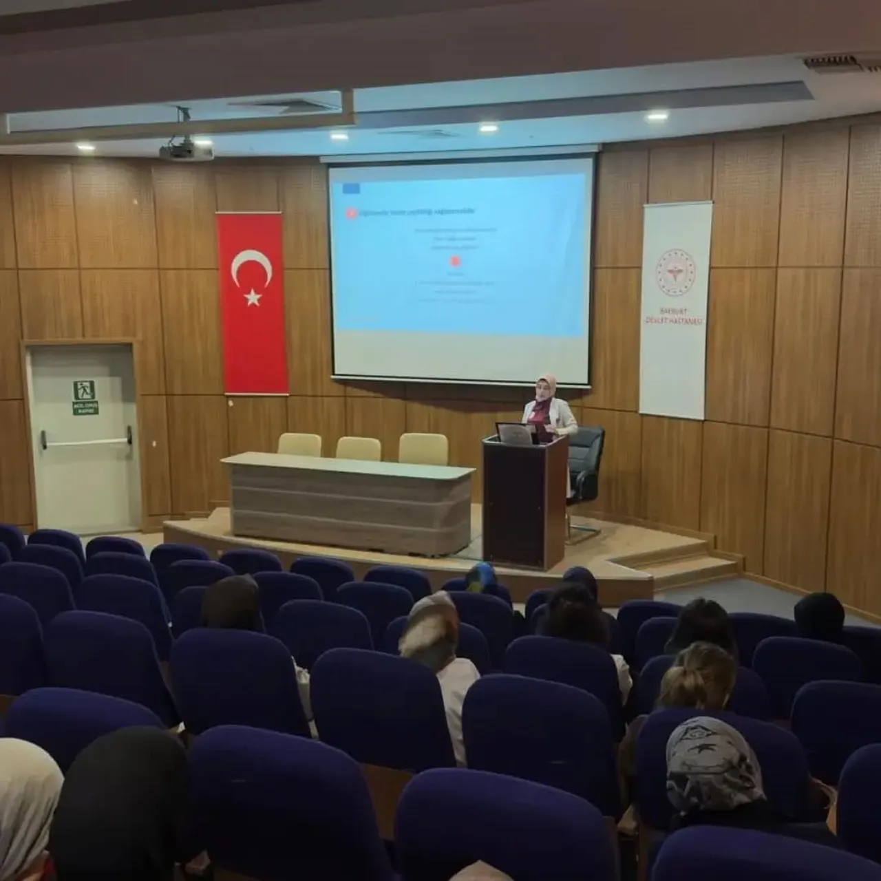 BAYBURT’TA SAĞLIK ÇALIŞANLARINA SAĞLIKLI BESLENME EĞİTİMİ VERİLDİ