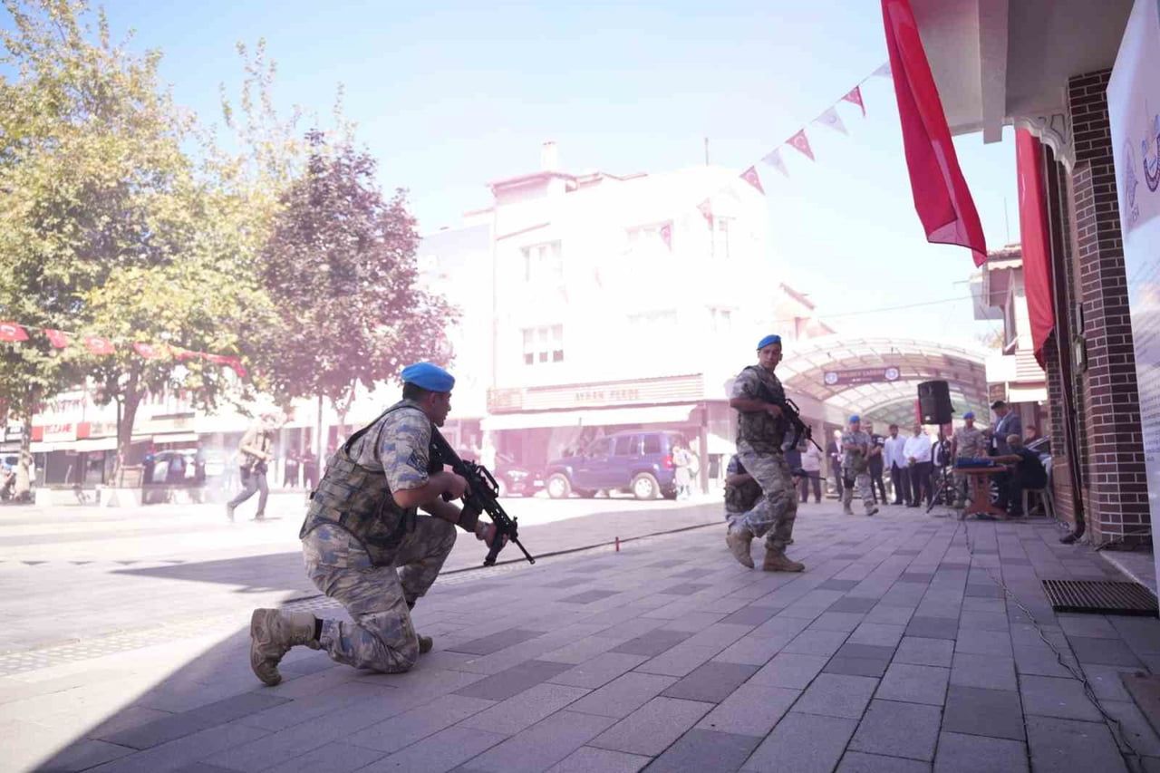 YENİŞEHİR’İN DÜŞMAN İŞGALİNDEN KURTULUŞUNUN 104’ÜNCÜ YIL DÖNÜMÜ, DÜZENLENEN TÖREN VE ETKİNLİKLERLE...