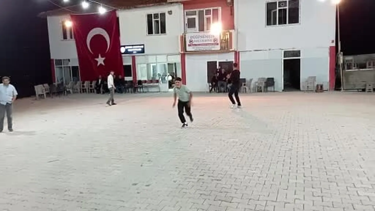 Taklacı gençler viral oldu