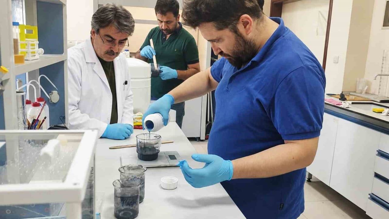 KARABÜK ÜNİVERSİTESİ (KBÜ) AKADEMİSYENLERİ PROF. DR. BİLGE DEMİR VE ÖĞR. GÖR. MUHAMMED EMİN...