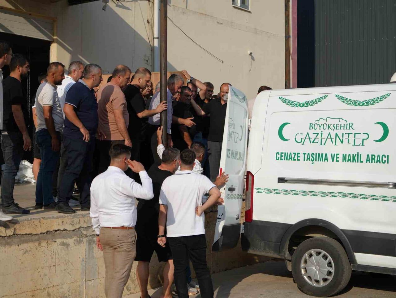 BATAN GEMİDE HAYATINI KAYBEDEN NİHAT BALYEMEZ’İN CENAZESİ GAZİANTEP’E GETİRİLDİ