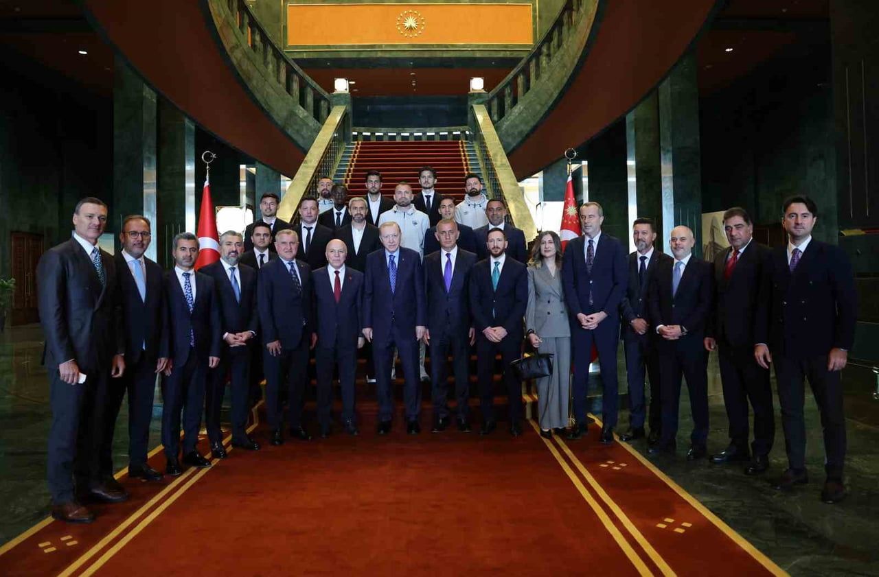 CUMHURBAŞKANI RECEP TAYYİP ERDOĞAN, TRENDYOL SÜPER LİG’E ÇIKAN TAKIMLARIN YÖNETİCİLERİNİ, TEKNİK...