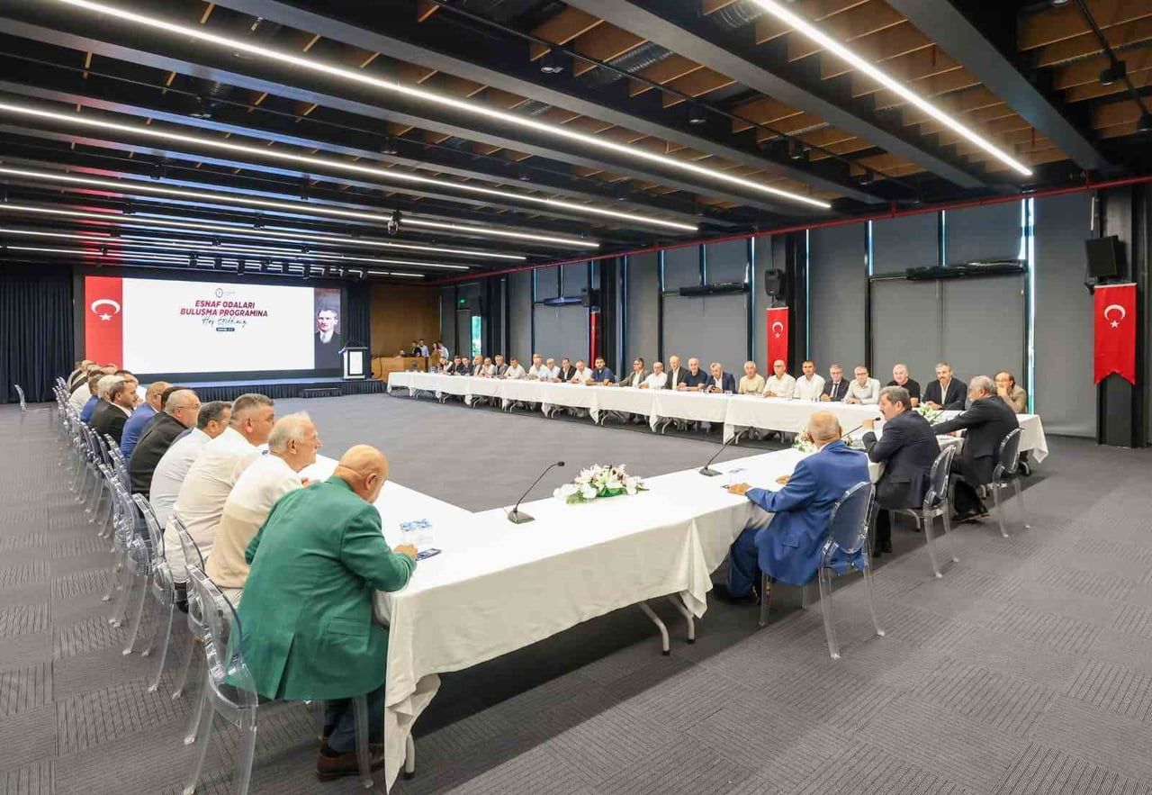 SAMSUN VALİSİ ORHAN TAVLI, KENTTE FAALİYET GÖSTEREN ESNAF ODALARININ BAŞKANLARIYLA BİR ARAYA...